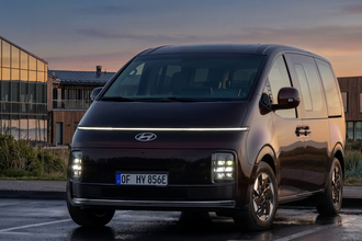 あの手この手で「アルファード」を狙う刺客が登場するも結局王座は揺るがず！　今度はヒョンデの高級ミニバン「スターリア」のEVが登場でどうなる？