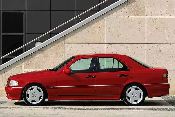 「シャコタン化したな……と思ったらタイヤないじゃん！　人ごとじゃない「盗難地獄」を見た男の悲惨すぎる末路」の画像