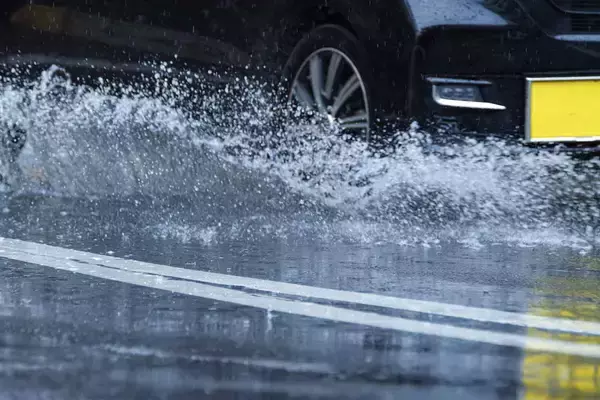 「雨の日の運転が不安……だったらまずはタイヤ交換！　雨に強いタイヤは「ラベリング」を見れば誰でもわかる!!」の画像