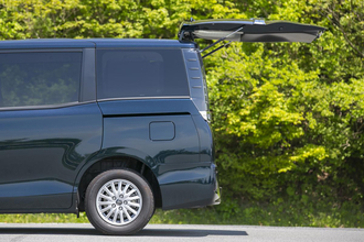 オーナーでも知らない人がいるとはもったいなさすぎ！　全車採用でもいいぐらい超便利な「分割リヤゲート」のクルマ４台