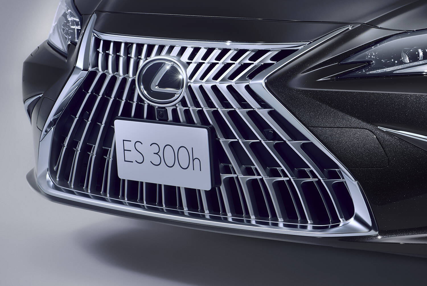 最新のマルチメディアシステムや予防安全技術の機能拡充！　レクサス ESを一部改良し特別仕様車も設定