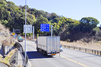 ビールの旨さを輸送中まで追求！　サッポロがトラック用のシートまで作ってるって凄すぎないか？