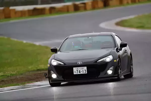 「スポーツカーなんて売れない……時代にエライ！　「頑張ったで賞」をあげたい21世紀のスポーツモデルとメーカーとは」の画像