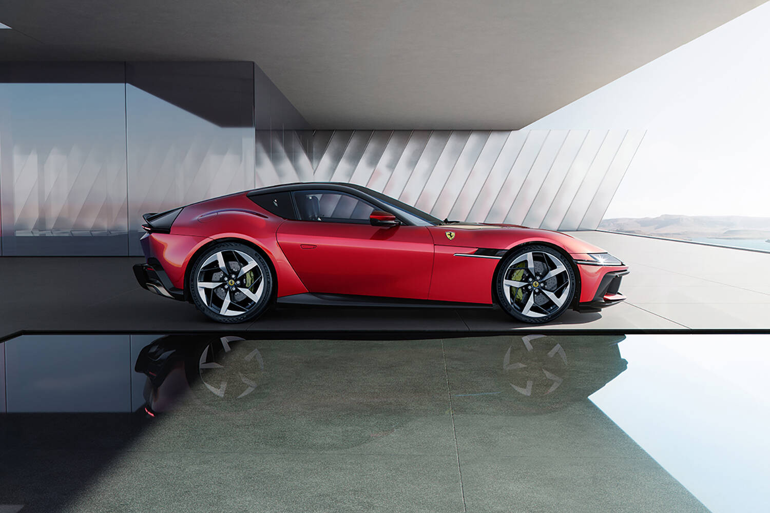 ハイブリッド化はナシで自然吸気で突っ走る！　フェラーリの新たな12気筒モデル「12チリンドリ」はクーペとスパイダー同時デビュー