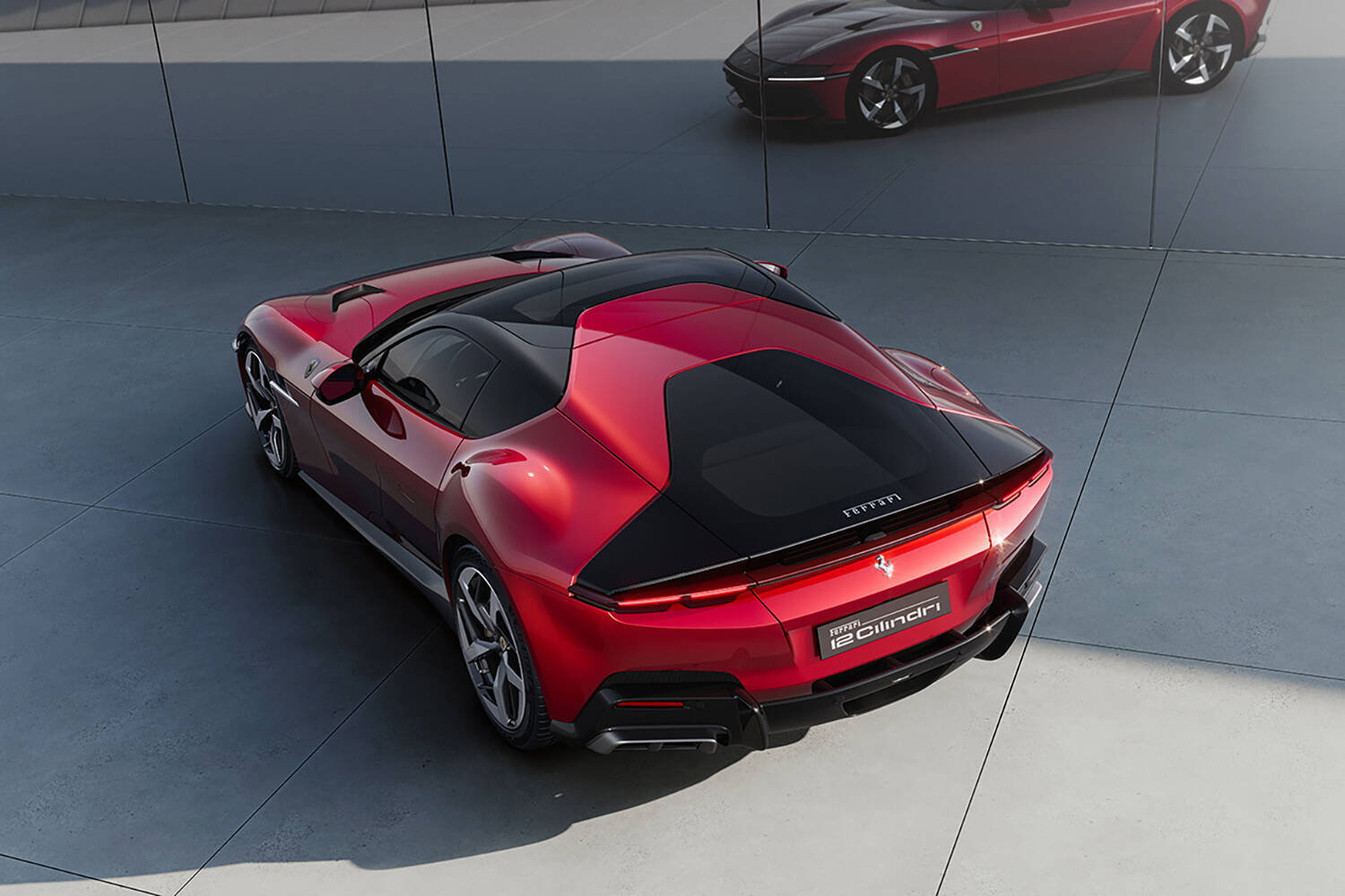 ハイブリッド化はナシで自然吸気で突っ走る！　フェラーリの新たな12気筒モデル「12チリンドリ」はクーペとスパイダー同時デビュー