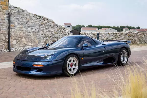 「手足の震えがとまらない！　助手席との会話不可！　数多のスーパーカーに乗ってきたジャーナリストが「走らせる」だけで苦しんだクルマ３選」の画像