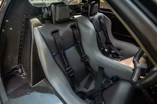 「手足の震えがとまらない！　助手席との会話不可！　数多のスーパーカーに乗ってきたジャーナリストが「走らせる」だけで苦しんだクルマ３選」の画像