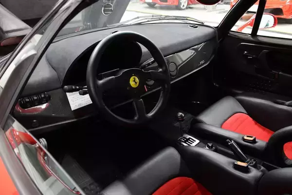 「手足の震えがとまらない！　助手席との会話不可！　数多のスーパーカーに乗ってきたジャーナリストが「走らせる」だけで苦しんだクルマ３選」の画像