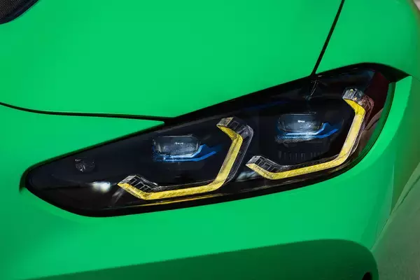 「日本導入たった30台！　20kg軽量化して40馬力！　BMW M3の最強モデル「CS」が登場」の画像