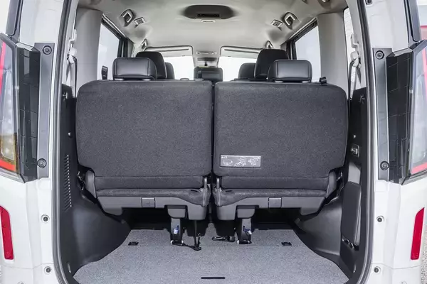 「新型日産セレナの室内を徹底調査！　「イイとこ」「もう一歩なところ」を本音で解説」の画像