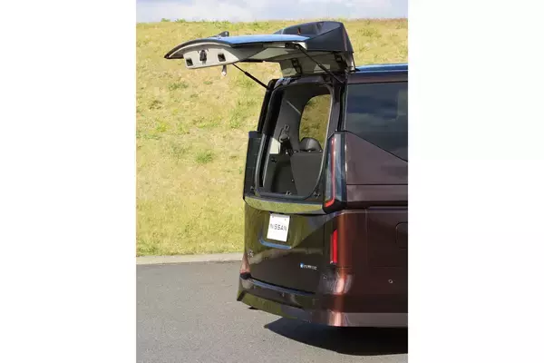 「新型日産セレナの室内を徹底調査！　「イイとこ」「もう一歩なところ」を本音で解説」の画像