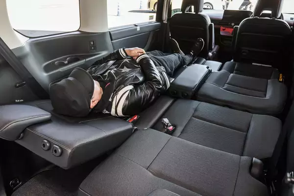 「新型日産セレナの室内を徹底調査！　「イイとこ」「もう一歩なところ」を本音で解説」の画像