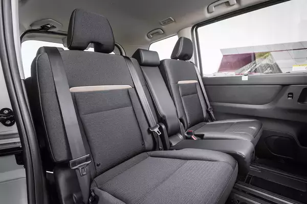 「新型日産セレナの室内を徹底調査！　「イイとこ」「もう一歩なところ」を本音で解説」の画像