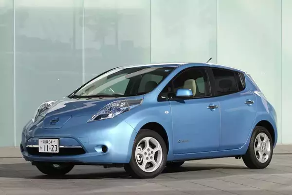 「クルマの「騒音騒音」って騒ぎすぎじゃない？　電動車の「車両接近通報装置」を見れば音もまた安全要素のひとつ！」の画像