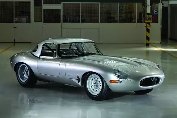 「打倒フェラーリを掲げて開発されたジャガーXJ13！　闘うことなく消えた悲運のマシンは後年オークション価格でフェラーリに勝利!!」の画像
