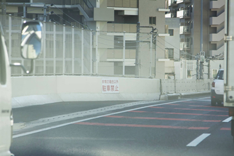 クルマ壊れたぞ……どうすりゃいい？　高速道路上でクルマが止まったときの正解とは