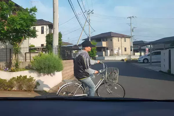 「歩行者も自転車も免許はなくてもルールはある！　クルマ視点で年中見かける「危険行為」に要注意」の画像