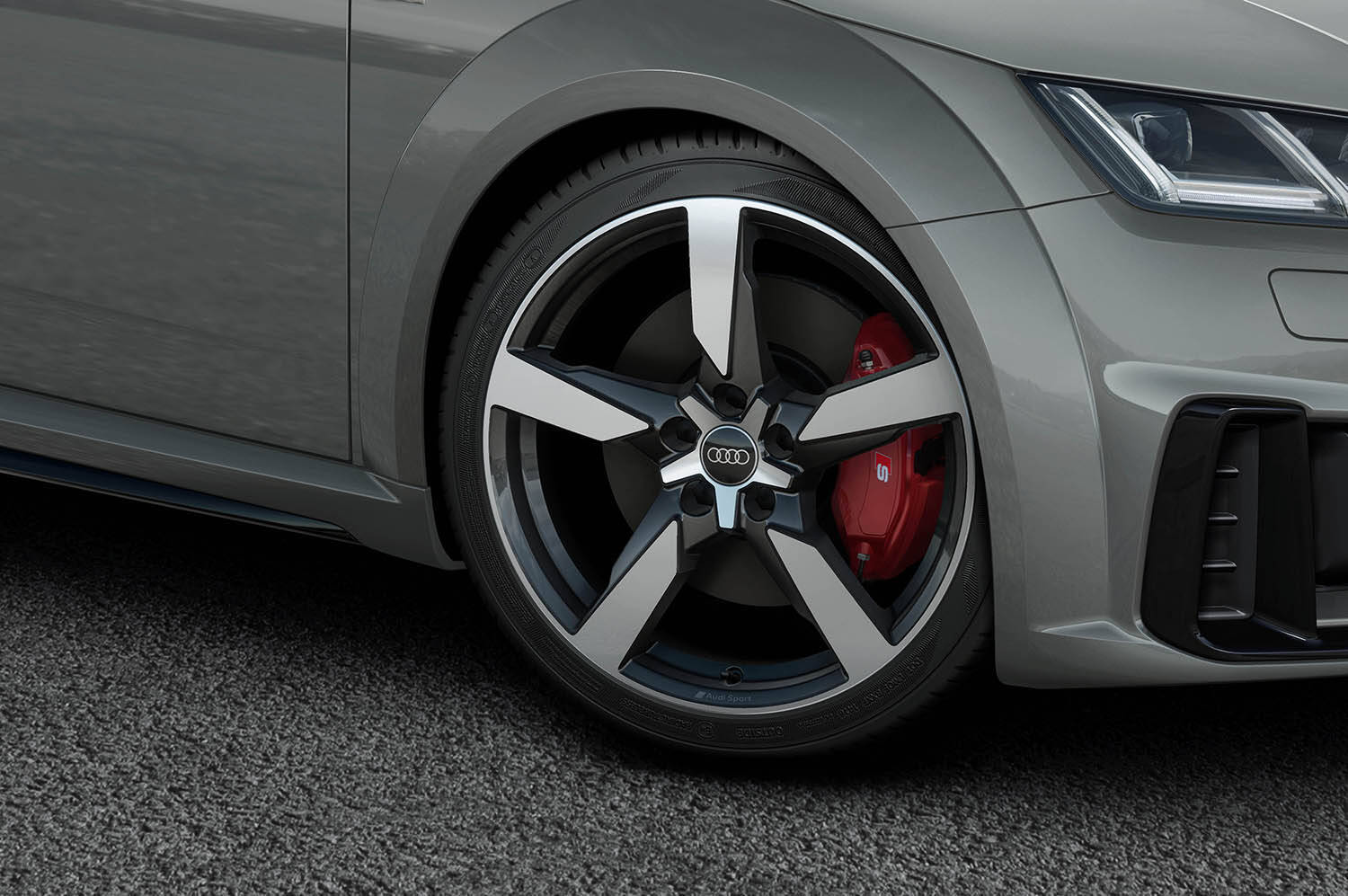 アウディのアイコン的存在の「TT」に200台の限定モデル！　個性を強調した「TTクーペ Sライン コンペティションプラス」を発売