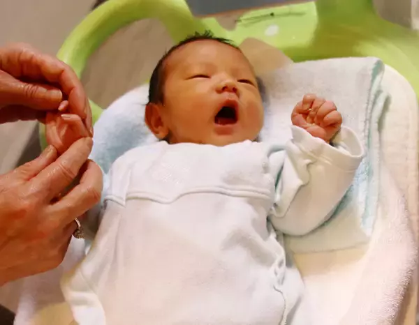 まさかの「癒し効果」！　クルマ好き陶酔の「ホンダのエンジン音」は赤ちゃんも大好きだった