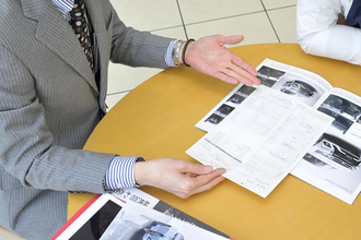 クルマの知識が薄いセールスマンってあり？　それでも成り立つイマドキ「新車販売現場」の現状