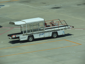 飛行機好きじゃなくても空港は行く価値あり！　ほかじゃ見られない「特殊な働くクルマ」の天国だった