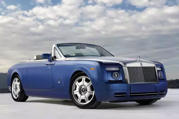 「世界中の王族から宮内庁まで愛用の唯一無二の超高級車！　ロールスロイスのオープンモデル「ドロップヘッドクーペ」を振り返る」の画像