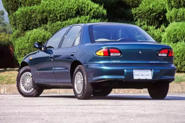 「必要ないのに「大人の事情」で日本に導入！　トヨタの販売力をもってしても惨敗した「キャバリエ」という残念なクルマ」の画像