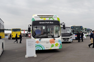 寝台バスもあれば運転体験もできるってバスマニア大興奮！　業界関係者が集う「バステク」の知られざる中身