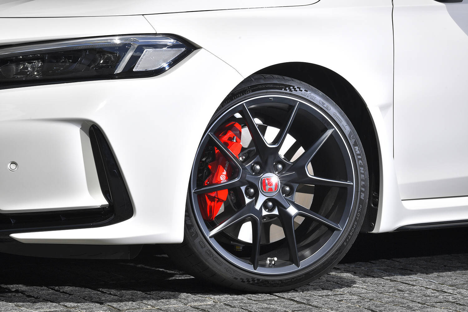 なんと「羊と狼が同居」！　激速の本物スポーツカーなのに乗り心地最高の５台