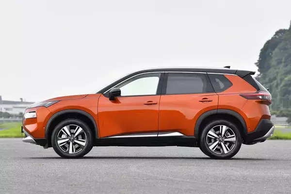 「見た目もパワートレインもインテリアも全然違うのにマジ!?　新型エクストレイルとアウトランダーは兄弟だった！」の画像