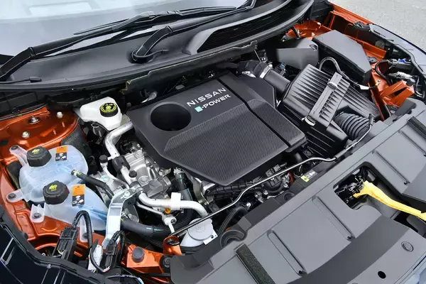 「見た目もパワートレインもインテリアも全然違うのにマジ!?　新型エクストレイルとアウトランダーは兄弟だった！」の画像