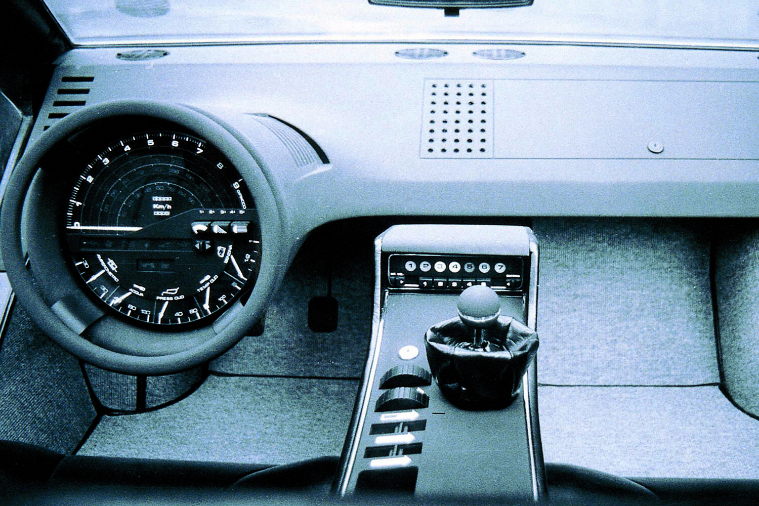 もはやSFのような見た目もなんと実走可能なクルマだった！　マセラティ・ブーメランという衝撃作の正体