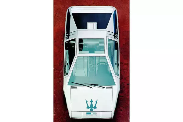 「もはやSFのような見た目もなんと実走可能なクルマだった！　マセラティ・ブーメランという衝撃作の正体」の画像