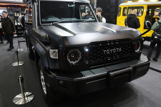 ありそうでなかった「マットブラック」で染めたランクル70！　狙いを担当者に直撃した【TAS2024】