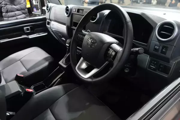 「ありそうでなかった「マットブラック」で染めたランクル70！　狙いを担当者に直撃した【TAS2024】」の画像