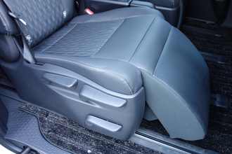 思ったほど快適じゃない……は間違った使い方が原因！　意外と知らないクルマの「オットマン」の正解とは