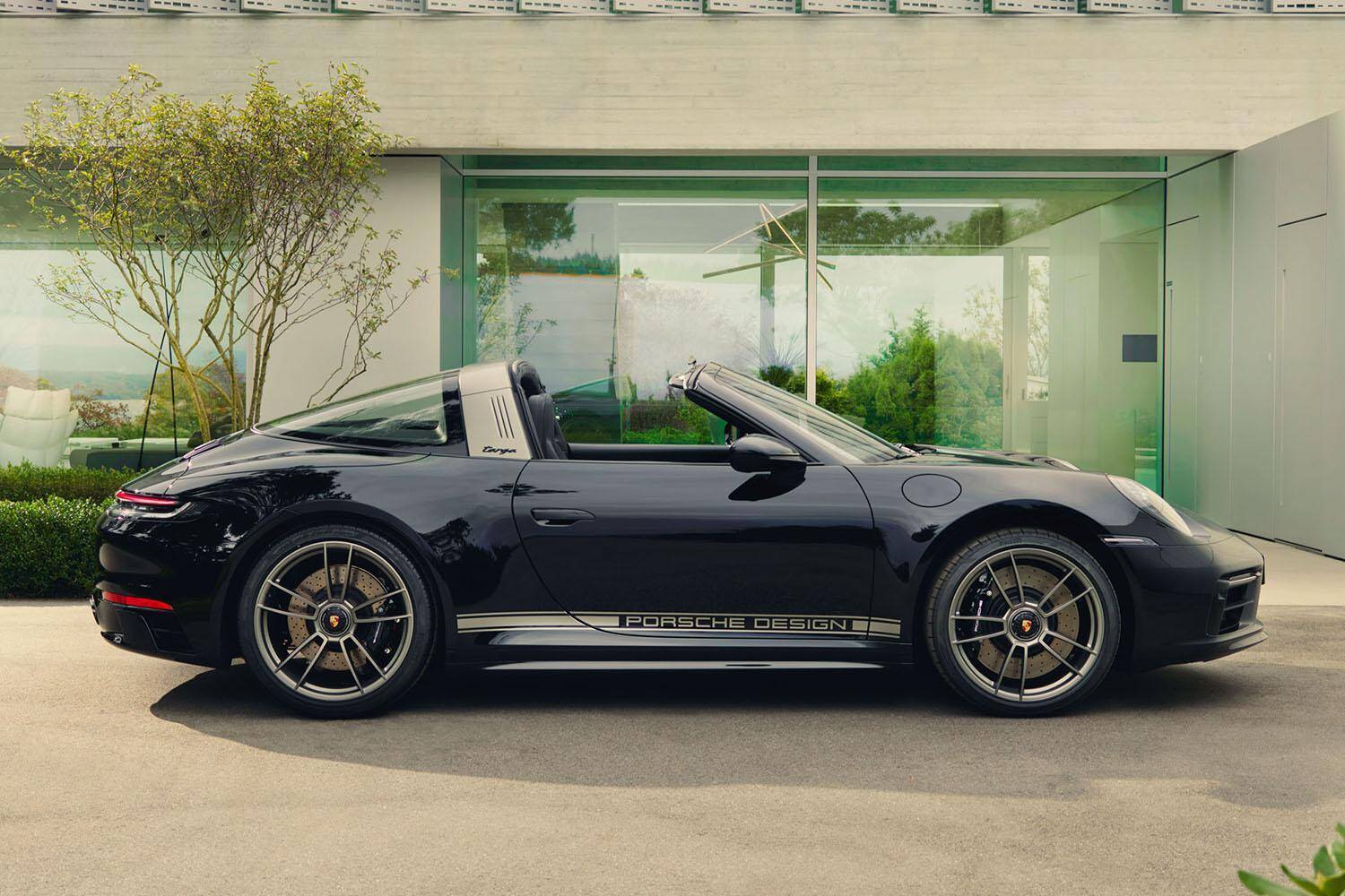 誕生50年目を記念するスペシャルモデル！　911エディション50Yポルシェデザインの予約受注を開始