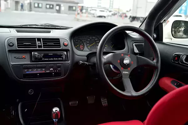 乗るたびに異世界転生！　衝撃デザインにアガること間違いなしのクルマのインパネ６選