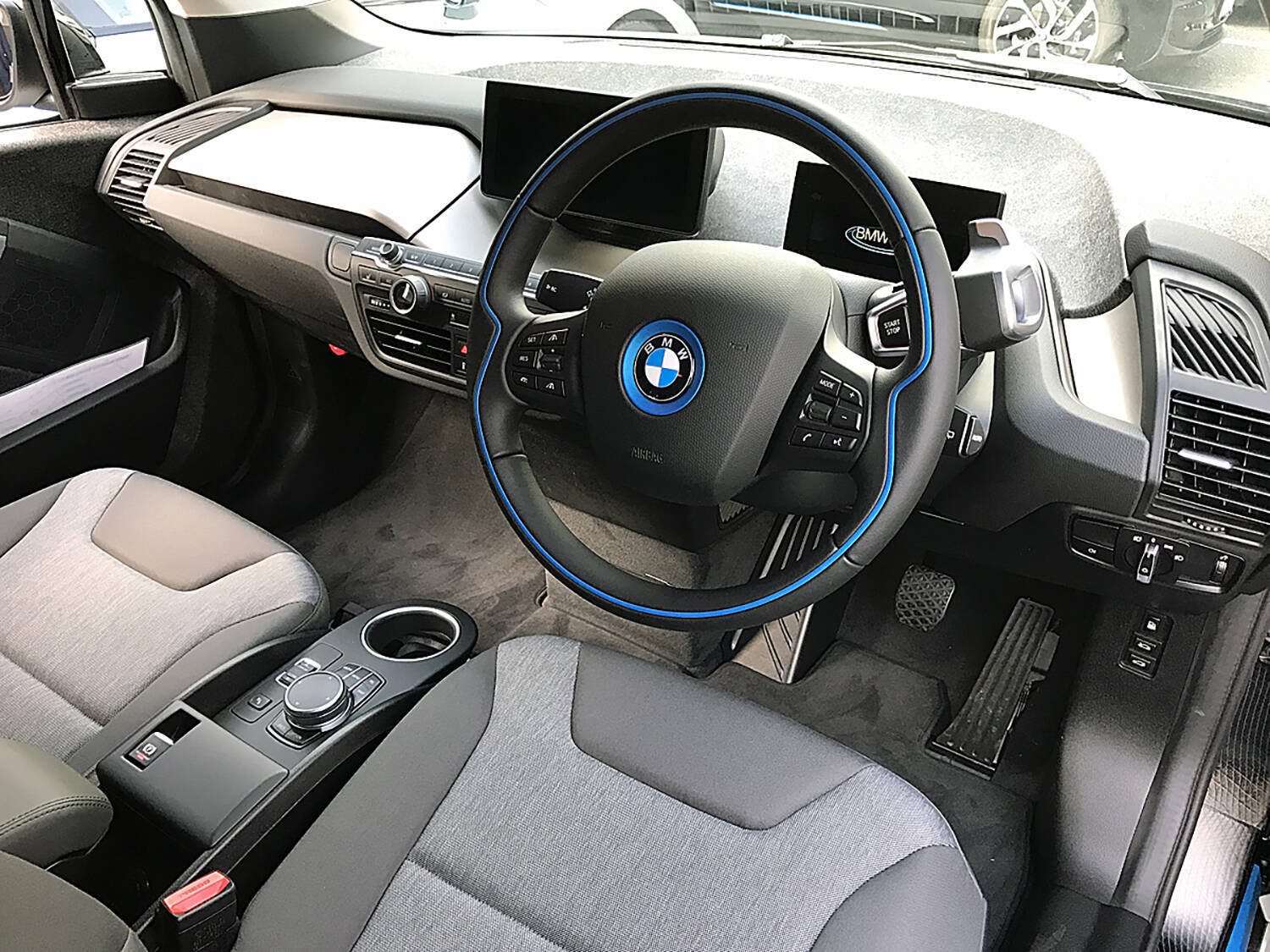 乗るたびに異世界転生！　衝撃デザインにアガること間違いなしのクルマのインパネ６選