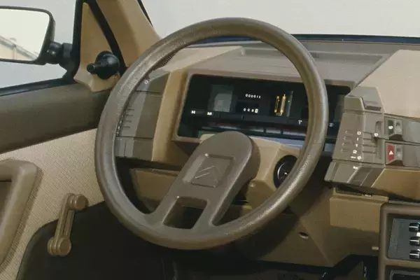 「乗るたびに異世界転生！　衝撃デザインにアガること間違いなしのクルマのインパネ６選」の画像