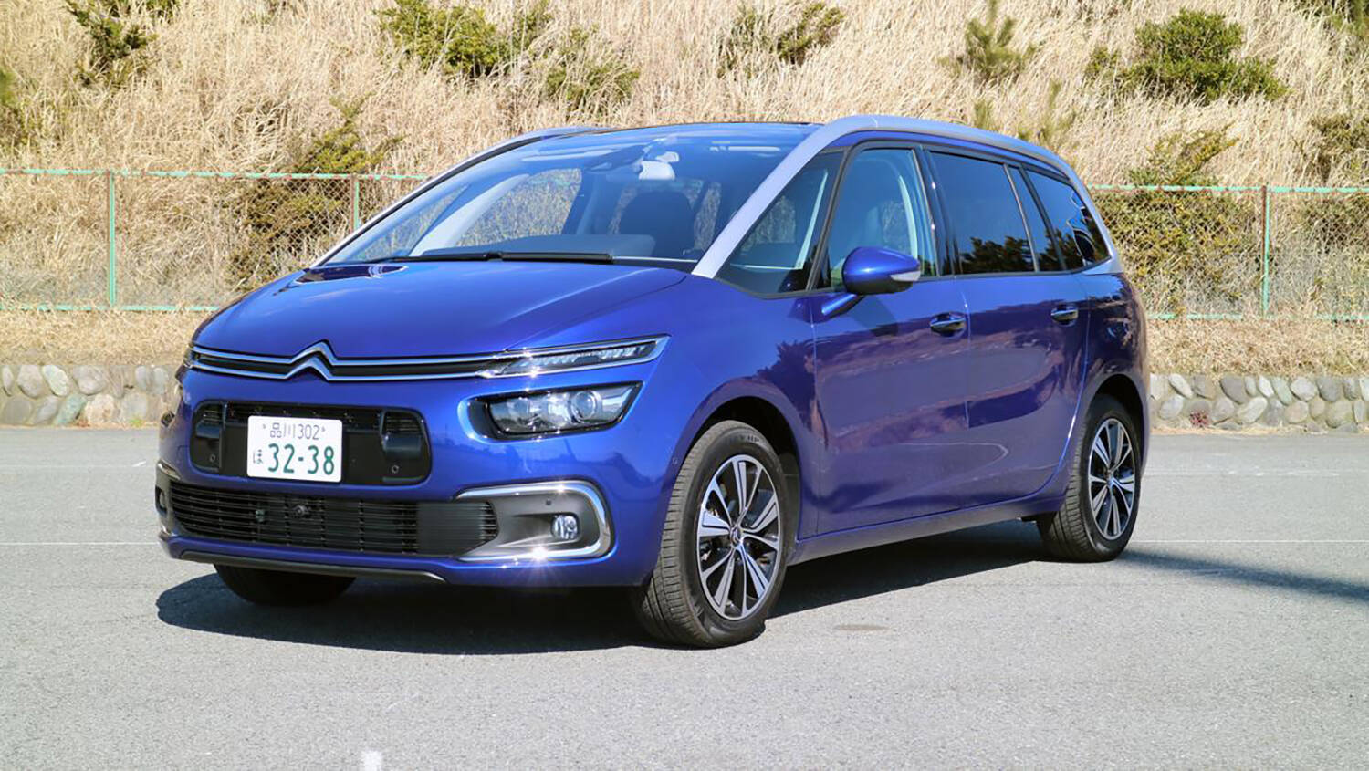 乗るたびに異世界転生！　衝撃デザインにアガること間違いなしのクルマのインパネ６選