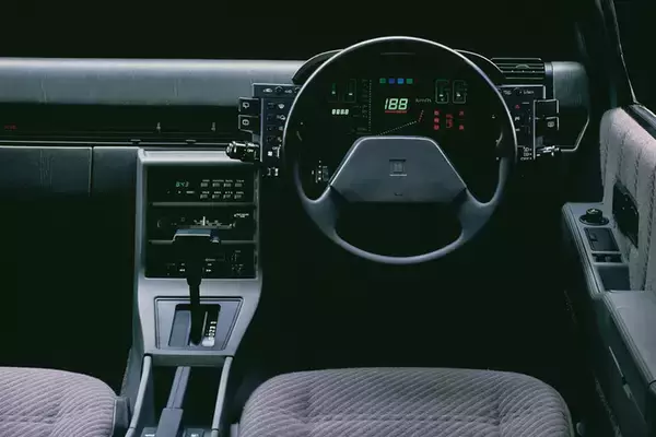 「乗るたびに異世界転生！　衝撃デザインにアガること間違いなしのクルマのインパネ６選」の画像