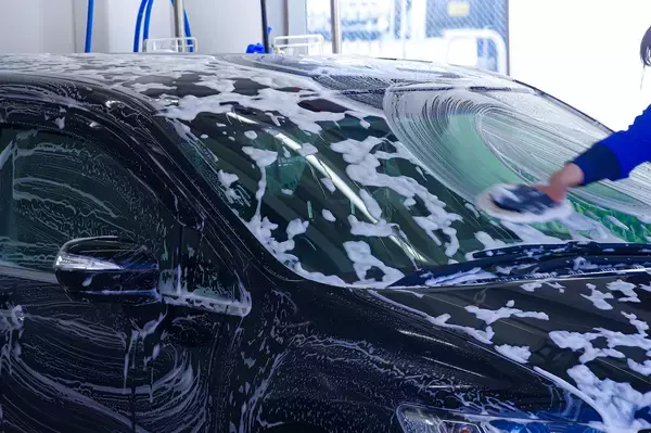 「かつて新車ディーラーは夜間も営業!?　バブル期のセールスマンが経験していた意外とおいしい「当直」の中身」の画像