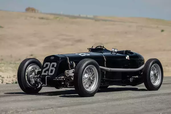 「100年前にバカッ速モデルでブイブイ言わせてた「ドラージュ」が復活！　お値段３億円超えの「D12」ってナニモノ？」の画像