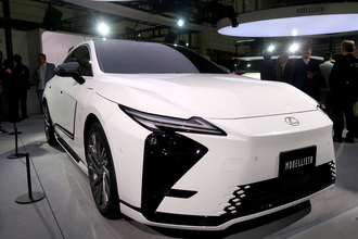 デビュー前のレクサスESを早くもイジった！　モデリスタ流の上質さがコレだ!!