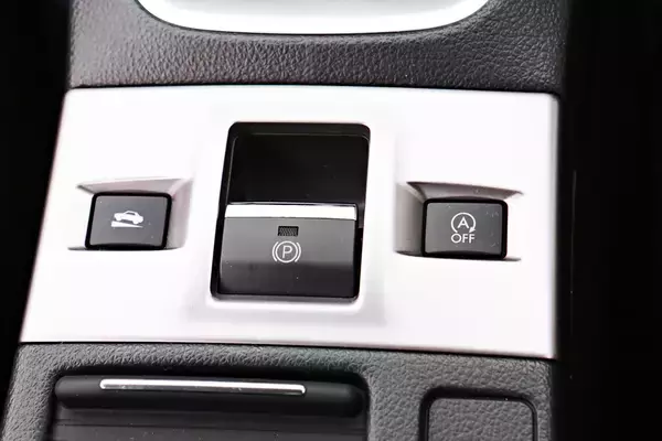 「パーキングブレーキの自動化！　ワンペダルドライブも普及！　教習所はクルマの進化で「教えるメニュー」を変えているのか？」の画像