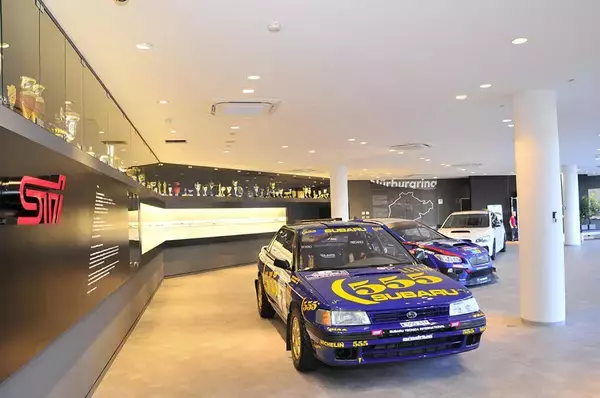 「クルマ作りと何の関係もないのにナゼ？　自動車メーカーが「アパレル」を展開する理由」の画像