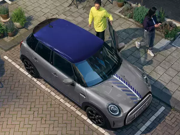 「３モデル合計で660台の限定モデル！　独創的なデザインが魅力な 限定車「MINI ブリック・レーン・エディション」が登場」の画像