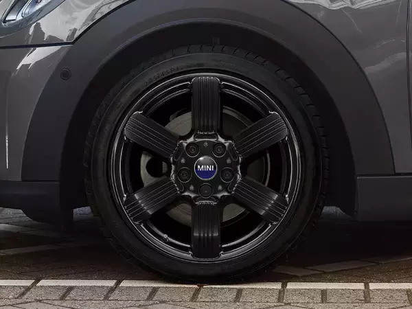 「３モデル合計で660台の限定モデル！　独創的なデザインが魅力な 限定車「MINI ブリック・レーン・エディション」が登場」の画像