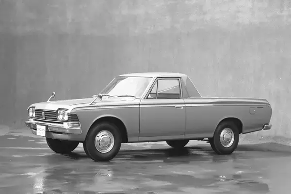 「究極のオヤジキラー「クラウン」はマジメ一辺倒の優等生じゃなかった！　なんとトラックまで存在した派生車が面白すぎる」の画像